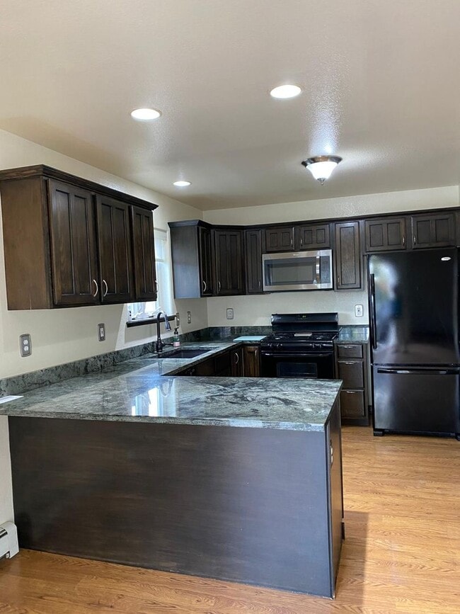 Building Photo - Beautiful Townhome in Dakota Meadows!