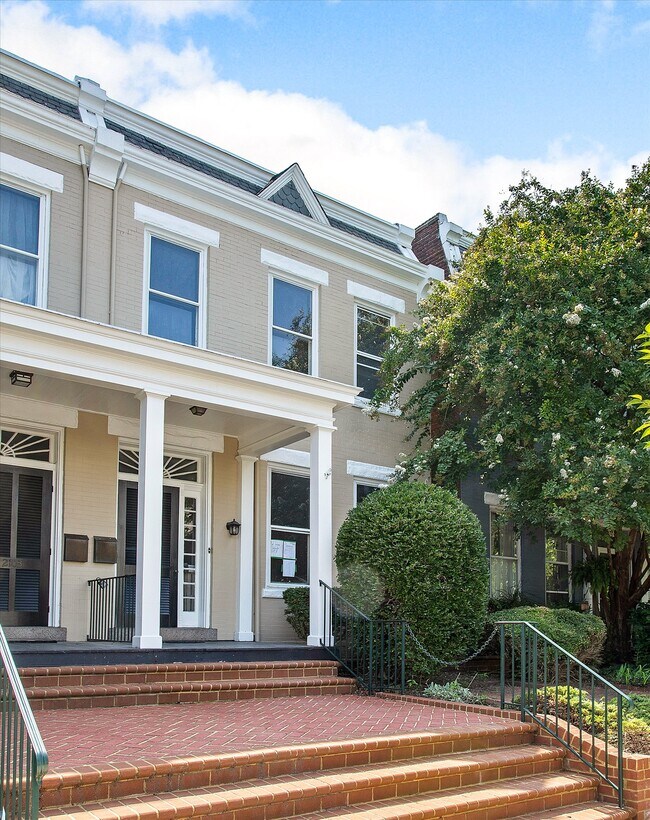 Building Photo - 2105 Stuart Ave