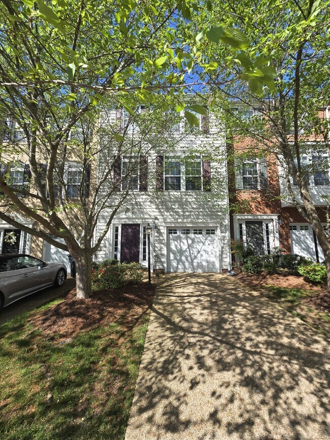 Foto del edificio - 4 Bedroom Townhome for Rent in Rutland!