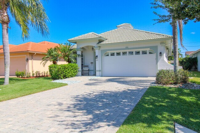 Foto del edificio - ***HEATED PRIVATE POOL***FENCED IN***WALKI...