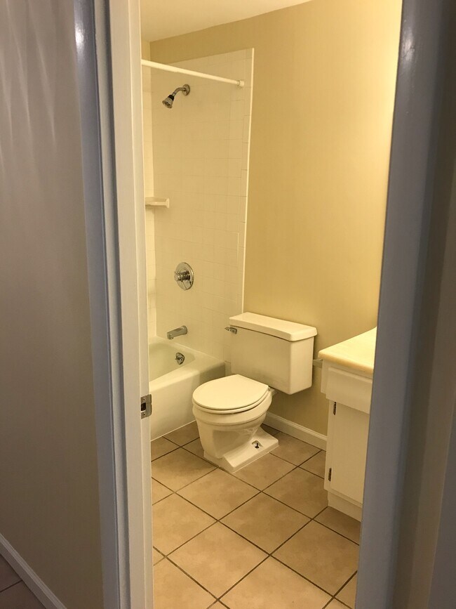baño reformado - 424 Aylesford Pl