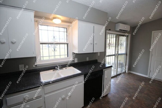 Building Photo - 5422 N Johnstown Ave