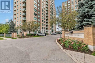 Building Photo - 11-511 Oneida Crescent