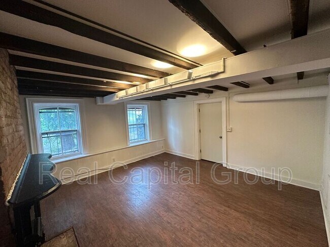Building Photo - 132 Grand St