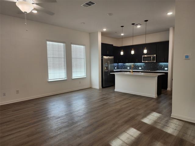 Foto del edificio - 627 Redwood Wy