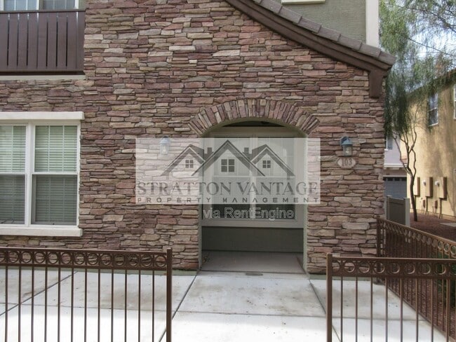 Building Photo - 2741 S Equestrian Dr