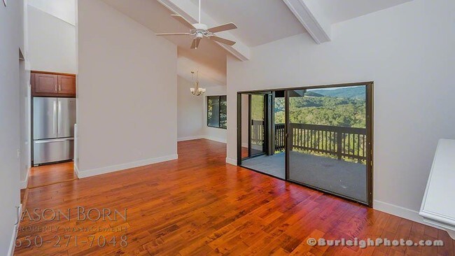 Building Photo - 3356 La Mesa Dr