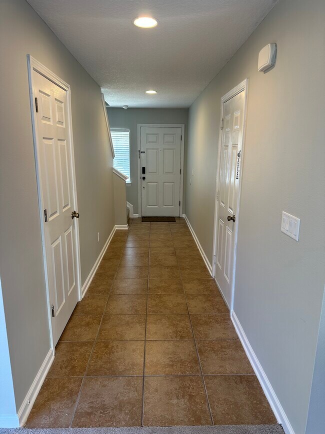 Foto del edificio - 1500 Calming Water Dr