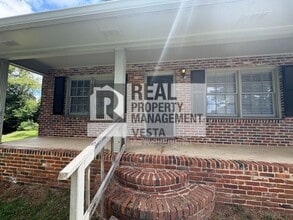 Building Photo - 406 Russell Pkwy