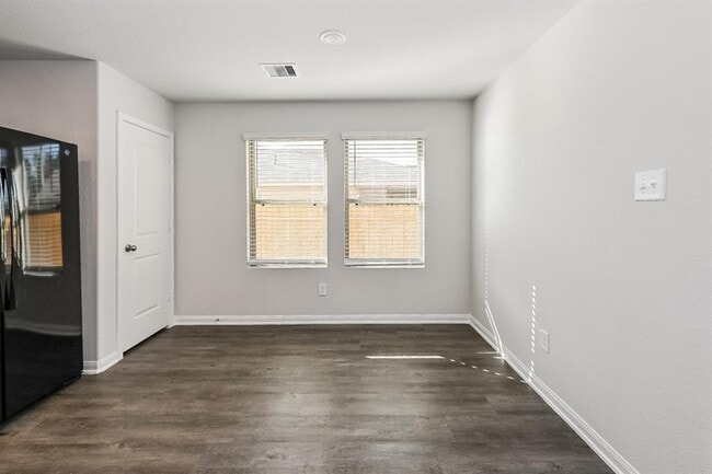 Building Photo - 25590 Roy Rogers Ct