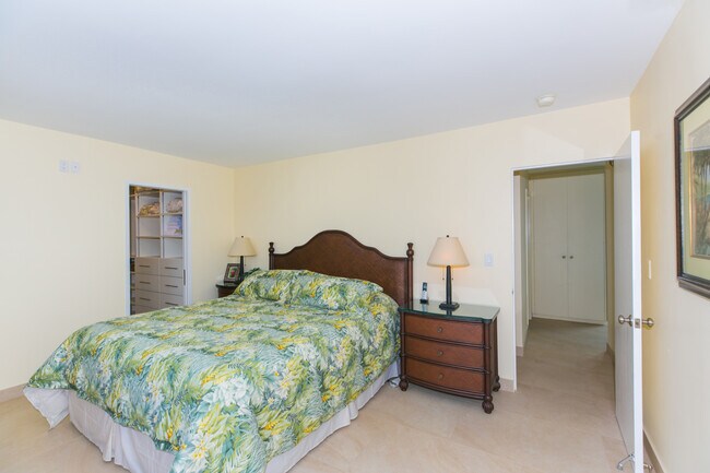 Building Photo - 3065 Kalkaua Ave