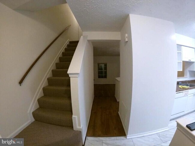 Foto del edificio - 2804 Pin Oak Ln