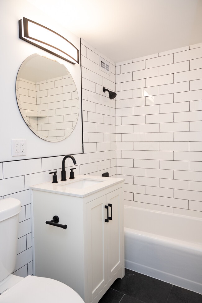 2 Bedroom Model 1U Bathroom - The Regency on Elm