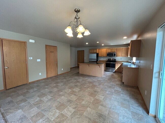 Building Photo - 2200 Greenview Cir