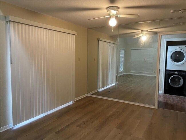 Foto del edificio - 3100 Walnut Bend Ln