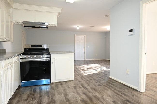 Building Photo - 3502 Mainer St