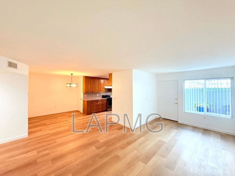 Foto principal - 1059 Western Ave