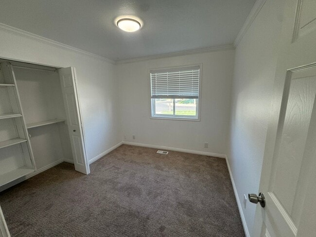 Building Photo - 5972 Roanoke Dr