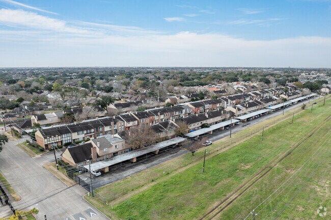 7700 Creekbend Dr Houston, Texas 77071 - Meadow Walk Townhomes