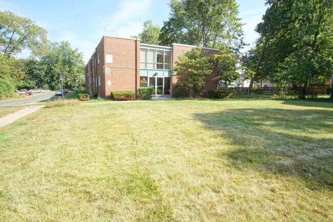 Building - 503 New Britain Ave