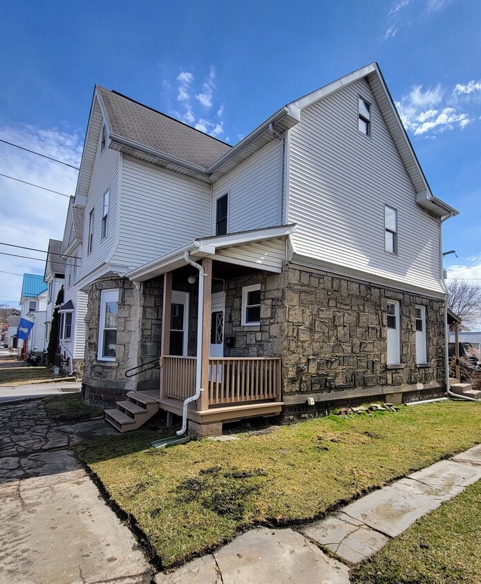 611 24th St, Altoona, PA 16602 House Rental in Altoona, PA