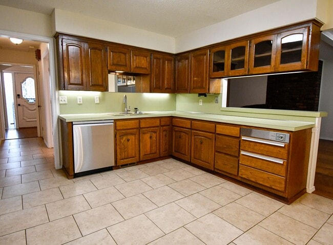 Building Photo - Charming 3-Bedroom Home in the Warrenton Neighborhood!