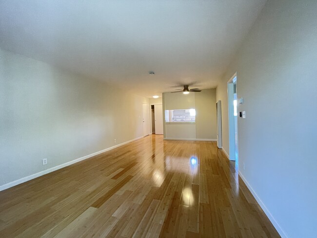 Building Photo - Private Patio, hardwood floors throughout
