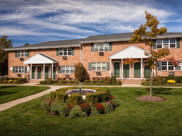 Building Photo - Dorchester Manor Apartments