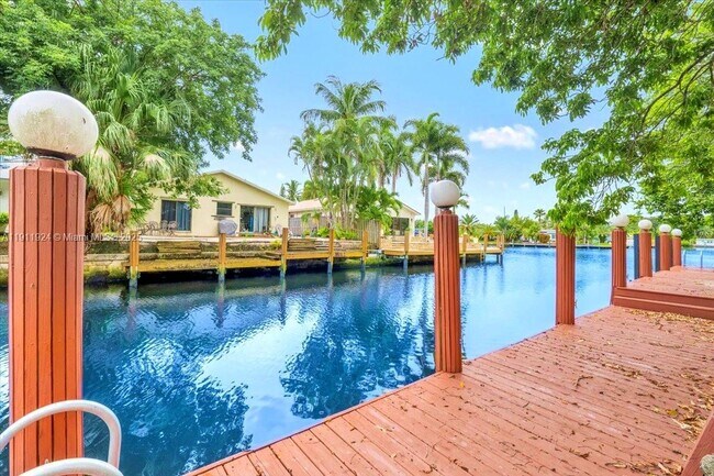 Building Photo - 2650 Scott St