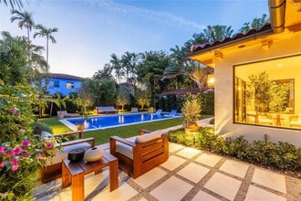 Building Photo - 4430 Royal Palm Ave
