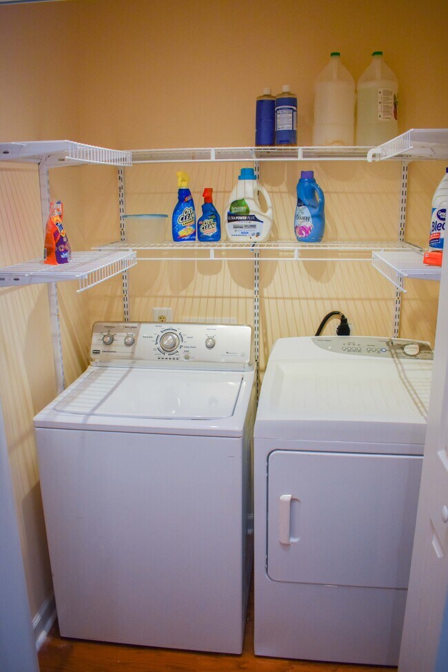 Shared laundry/dryer - 2729 Montgomery St