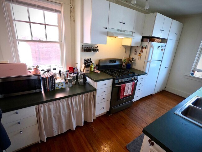 Foto del edificio - 456 S Graham St