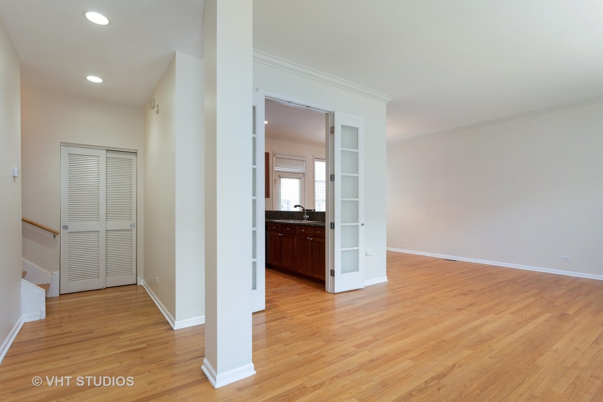 Primary Photo - 825 E 52nd St