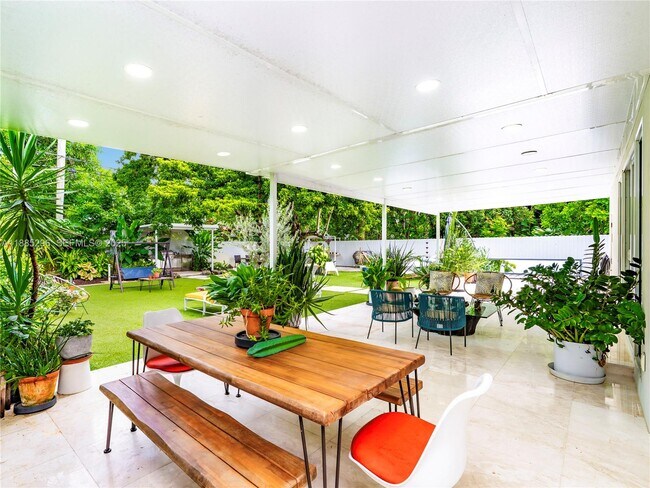 Building Photo - 1617 NE 157th Ter