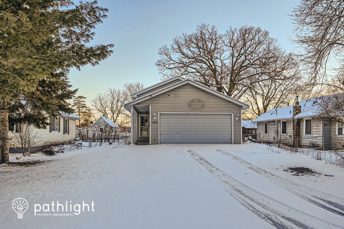 Foto principal - 1888 Hinckley Street, White Bear Lake, MN,...