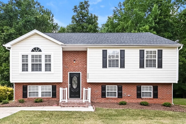 Building Photo - 3000 Basswood Dr
