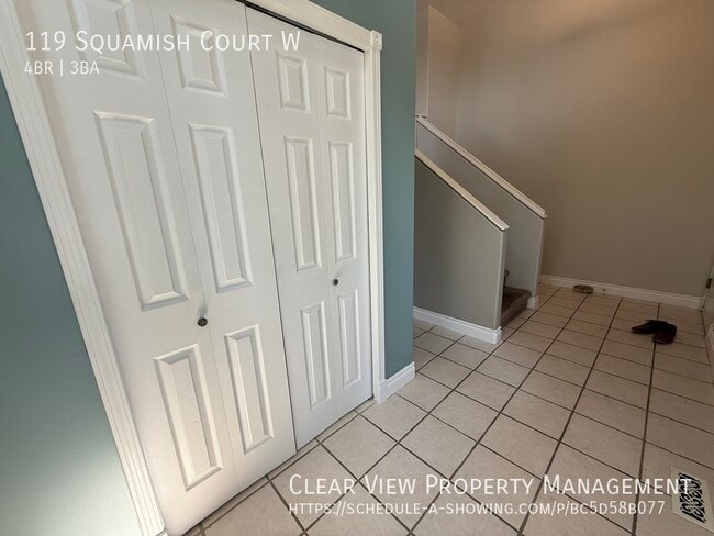 Photo du bâtiment - ?? Spacious 4-Bedroom Bi-Level Fully Fence...