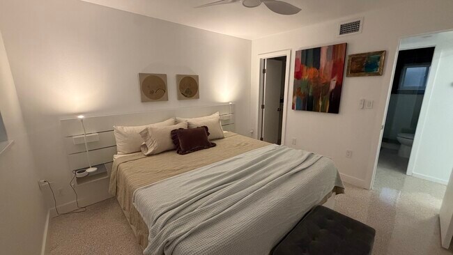 Dormitorio - 151 N Orlando Ave