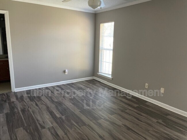 Foto del edificio - 2715 Long Shadow Ln