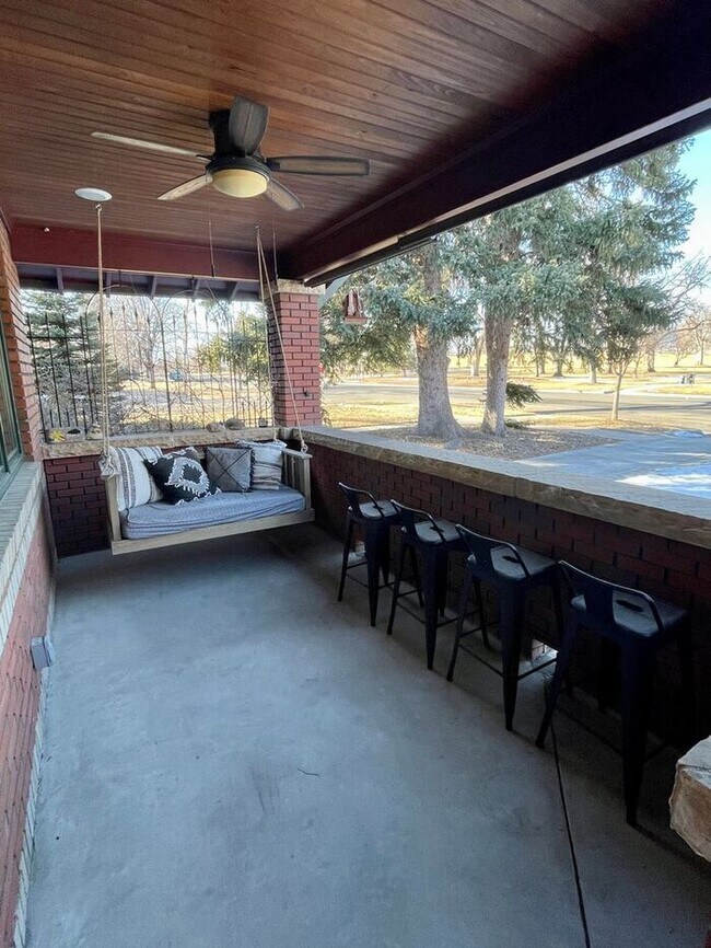 Building Photo - FULLY FURNISHED 2 Bed 1.5 Bath House by Ci...