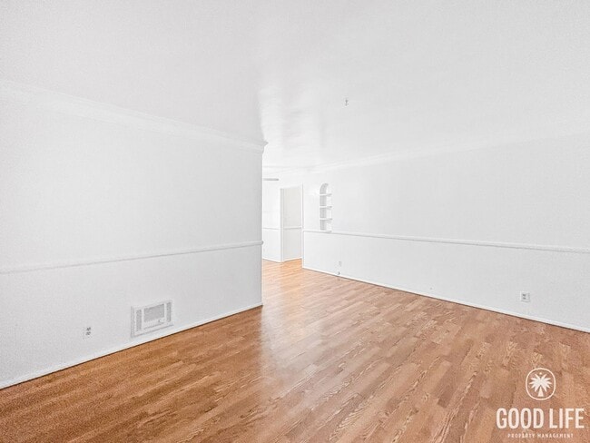 Building Photo - Adorable 2 bedroom, 1 bathroom condo locat...