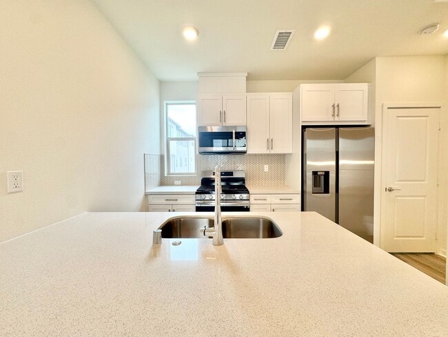 Foto del edificio - Beautiful 1Bd/1.5Ba with mini loft Availab...