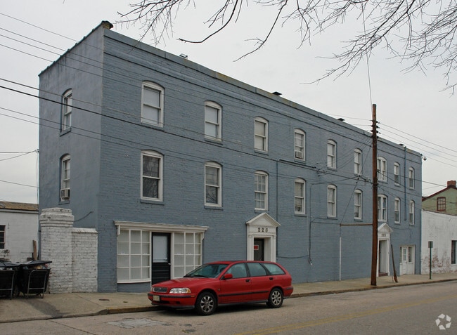 Building Photo - Candy Factory