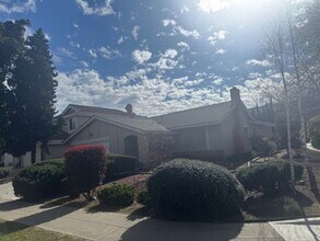 Building Photo - 378 Los Pinos Way