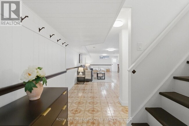 Building Photo - 497 Ossington Ave