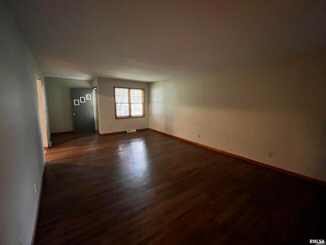 Building Photo - 230 KENNY St-