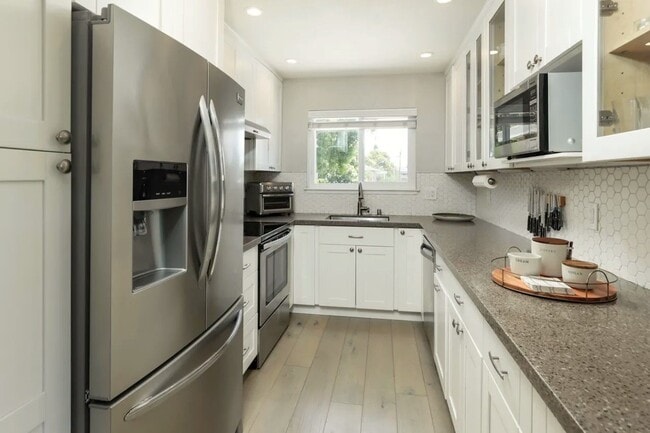 Building Photo - 1405 Lenolt St