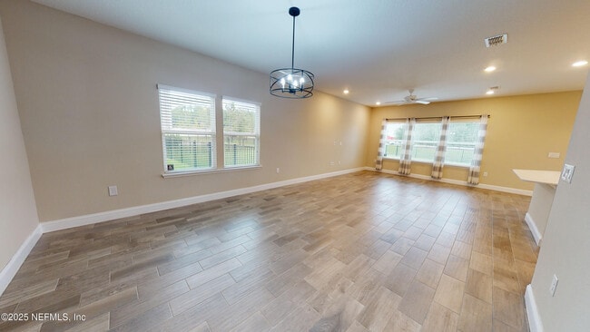 Building Photo - 201 Silver Creek Pl