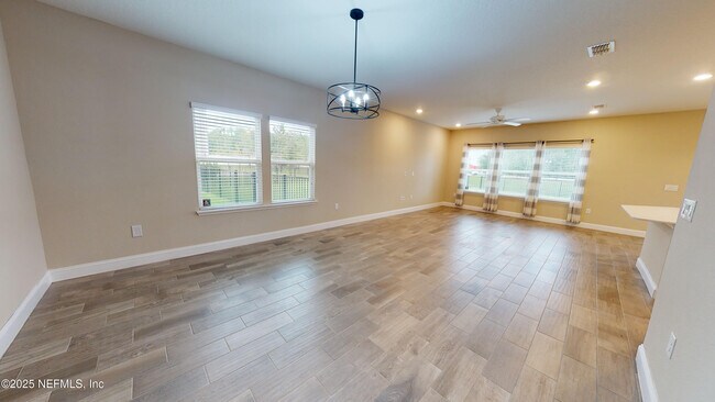 Foto del edificio - 201 Silver Creek Pl