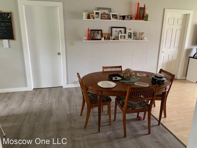 Building Photo - 5 br, 3 bath Apartment - 1211 E 5th St